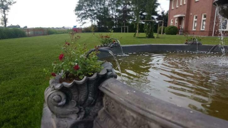 Engelse fontein met rand, Tuin en Terras, Waterpartijen en Fonteinen, Nieuw, Fontein, Beton, Ophalen