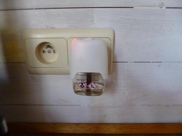 Anti mug verdamper - antimuggenapparaat - Baygon met vulling, Huis en Inrichting, Woonaccessoires | Overige, Nieuw, Ophalen of Verzenden