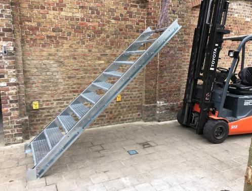 Galvanisé trap voor hoogte van 1,5 tot 2,6 meter, Doe-het-zelf en Bouw, Ladders en Trappen, Nieuw, Trap, 2 tot 4 meter, Ophalen