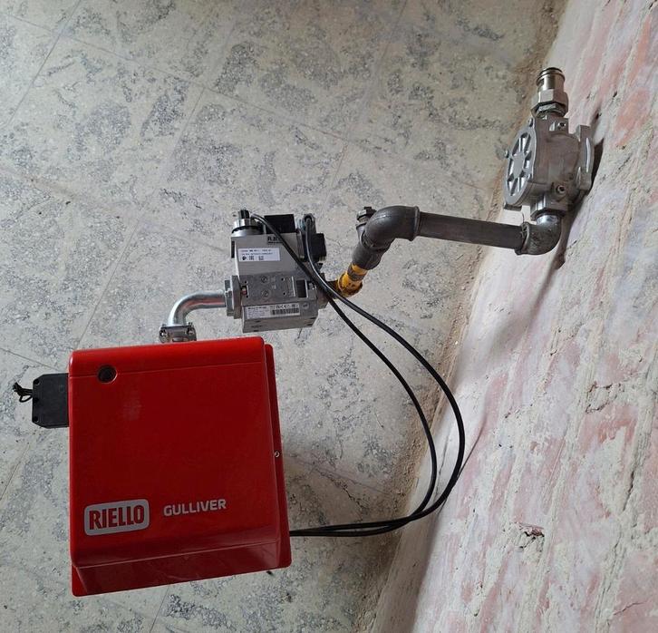 Gasbrander RIELLO GULLIVER BS2 met ventiel en aansluiting, Doe-het-zelf en Bouw, Verwarming en Radiatoren, Ophalen