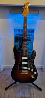 Fender Stevie Ray Vaughan Signature bj2021, Enlèvement, Comme neuf, Solid body, Fender