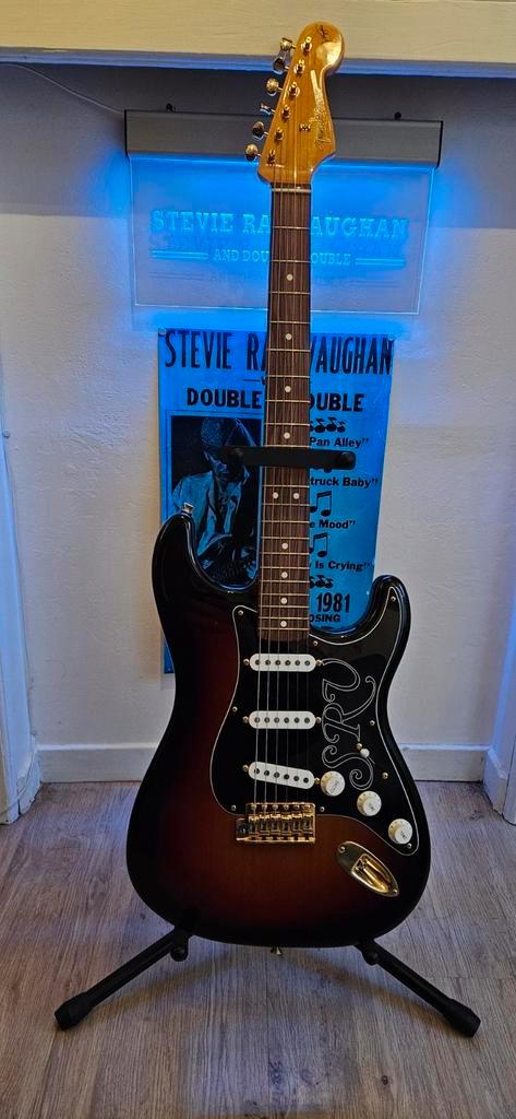 Fender Stevie Ray Vaughan Signature bj2021, Musique & Instruments, Instruments à corde | Guitares | Électriques, Comme neuf, Solid body