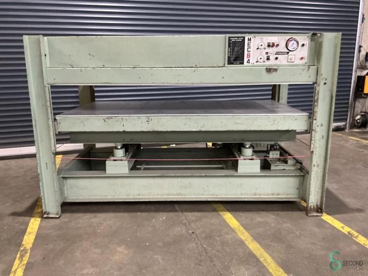 Fineerpersen Italpresse MEC B 4 1984, Zakelijke goederen, Machines en Bouw | Houtbewerking