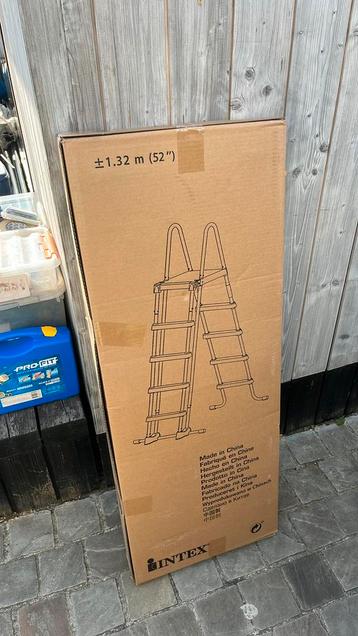 Intex ladder zwembad 1,32 m hoog, Enlèvement, Neuf, Échelle