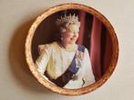Porselein bord Queen Elizabeth II Gouden Jubileum 1952-2002, Ophalen of Verzenden, Zo goed als nieuw, Servies