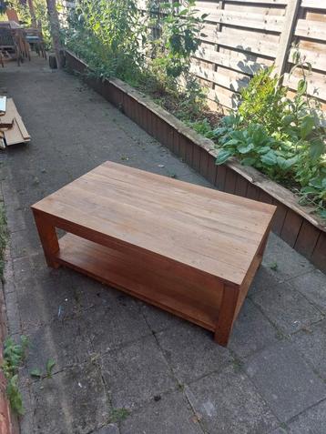 Robuuste teaken salontafel binnen/buiten beschikbaar voor biedingen
