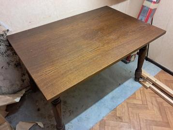 Eiken tafel 4 personen  beschikbaar voor biedingen
