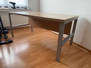 Bureau in hout en metaal, kleur eik, Huis en Inrichting, Bureaus, Ophalen, Gebruikt, Bureau