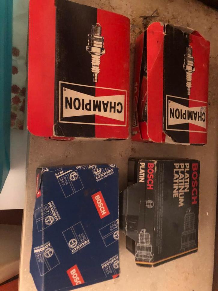 Lot nieuwe bougies: champion en Bosch platinum, Auto-onderdelen, Klein materiaal, Ophalen