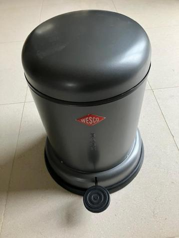 Vuilnisbak Wesco beschikbaar voor biedingen