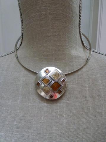 Set halskettingen beschikbaar voor biedingen