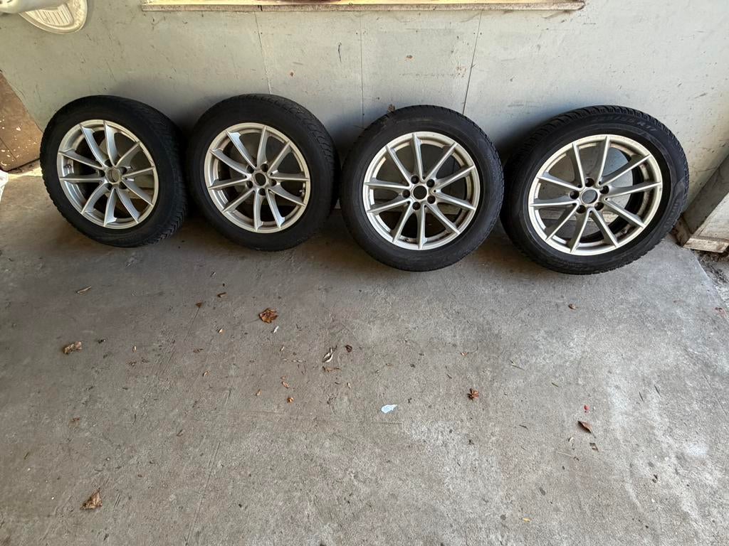 Originele 17 inch BMW Velgenset + Winterbanden – 225/55 R17, Autos : Pièces & Accessoires, Pneus & Jantes, Pneus hiver, Enlèvement