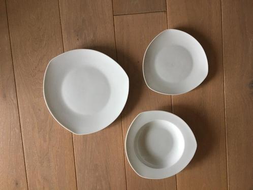 Servies Charlotte Marie, Huis en Inrichting, Keuken | Servies, Nieuw, Bord(en), Effen, Ophalen