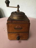 Zeer oude koffiemolen, Ophalen