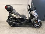 Kawasaki J300 luxescooter met topcase en toerscherm, Motoren, Motoren | Kawasaki, Scooter, 300 cc, Bedrijf, 12 t/m 35 kW