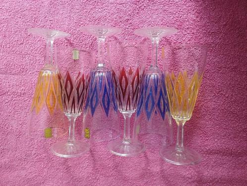 verre (flute), Huis en Inrichting, Woonaccessoires | Onderzetters, Zo goed als nieuw, Glas of Kopje, Ophalen