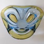 Grote kunstglazen schaal, Tsjechisch art glass, vintage, Huis en Inrichting, Gebruikt, Schaal, Ophalen of Verzenden, Glas
