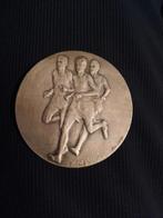 Mooi zilveren medaille cockeril 1946, Verzenden, Zilver