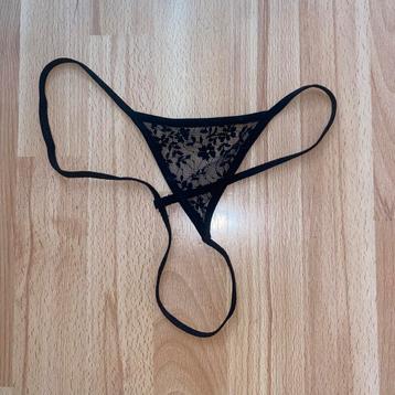 String Sexy Noir  beschikbaar voor biedingen