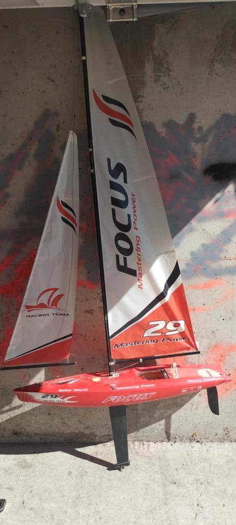 Focus 29 RC kyosho Futaba T2M radiografisch bestuurbare boot, Hobby en Vrije tijd, Modelbouw | Boten en Schepen, Zo goed als nieuw