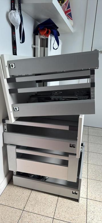 2hoge laden Hettich softclose + 2 Hettich  hoge binnen laden beschikbaar voor biedingen