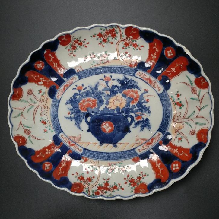 Chinees of japanse grote, gelobde schotel (19de eeuw), Antiek en Kunst, Antiek | Schalen, Ophalen of Verzenden