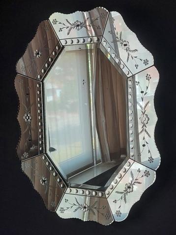 Antieke\Vintage Venitiaanse trapezium spiegel beschikbaar voor biedingen
