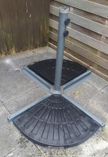Pied de parasol avec 2 dalles de 15kg  beschikbaar voor biedingen