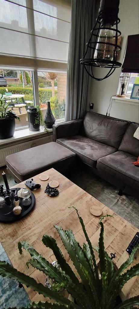 Grote 3-4 zitbank vintage + hocker bijna gratis, Huis en Inrichting, Zetels | Complete zithoeken, Gebruikt, Leer, Metaal, Ophalen