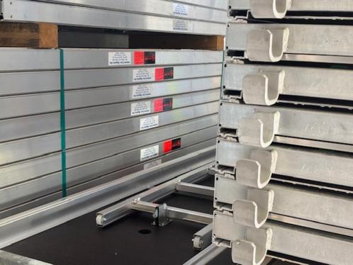 Steigers/dienbladen/luiken Ladders MJ, Olan, Layher, Doe-het-zelf en Bouw, Ladders en Trappen, Nieuw, Ophalen