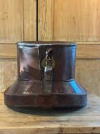 Boîte à chapeau anglaise ancienne, Enlèvement