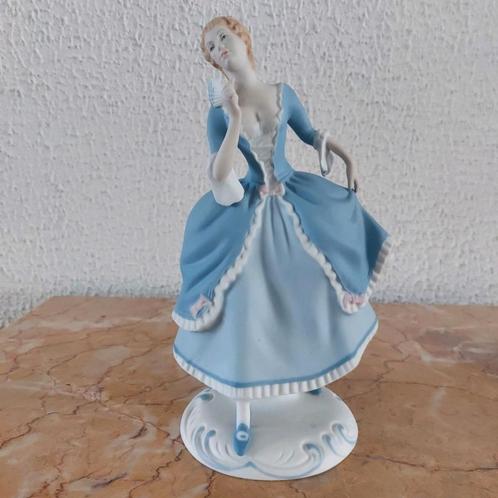 Porcelaine Royal Dux biscuit style baroque rococo figurine, Antiquités & Art, Antiquités | Porcelaine, Enlèvement ou Envoi