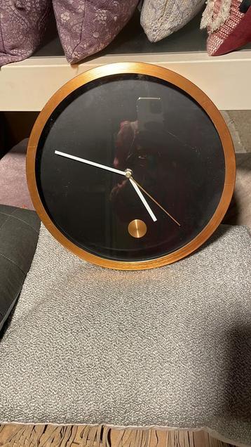 Wandklok beschikbaar voor biedingen