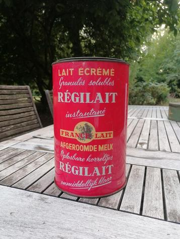 Boîte métallique ancienne Régilait beschikbaar voor biedingen