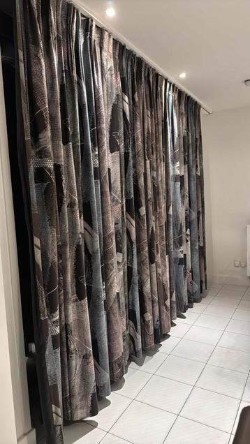 2 gordijnen beschikbaar voor biedingen