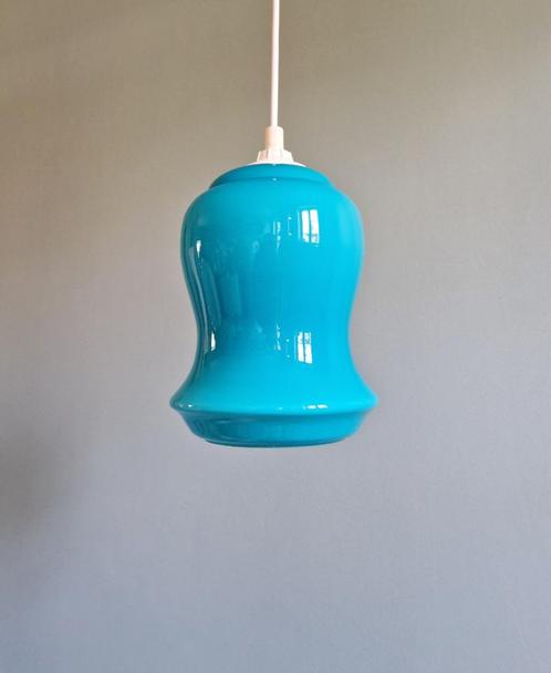 Vintage blauwe opaline hanglamp, jaren 60-70, Antiek en Kunst, Antiek | Verlichting, Ophalen of Verzenden