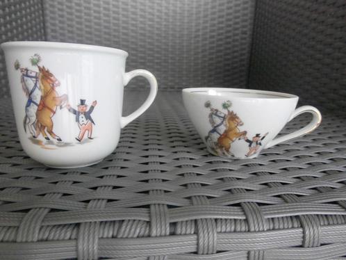 2 Prachtige Cups “PAARDEN bij het CIRCUS”, Antiek en Kunst, Antiek | Keramiek en Aardewerk, Ophalen of Verzenden