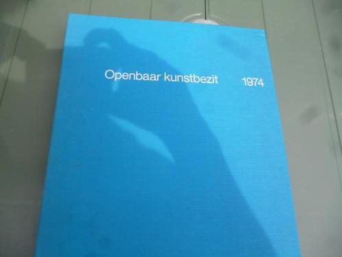 Openbaar kunstbezit 1974 in ringmap met stoffen kaft, Boeken, Kunst en Cultuur | Beeldend, Zo goed als nieuw, Beeldhouwkunst, Ophalen of Verzenden