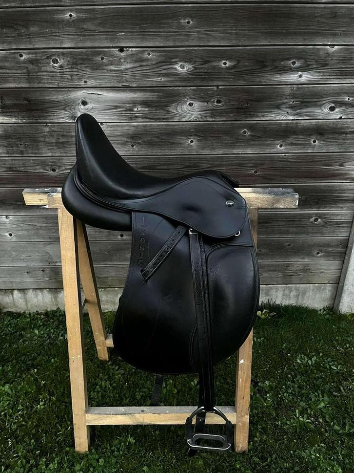 Dressuurzadel Iconic, Dieren en Toebehoren, Paarden en Pony's | Zadels, Zo goed als nieuw, Ophalen