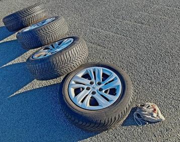 4 jantes originales Hyundai avec pneus hiver 205/60-16 beschikbaar voor biedingen
