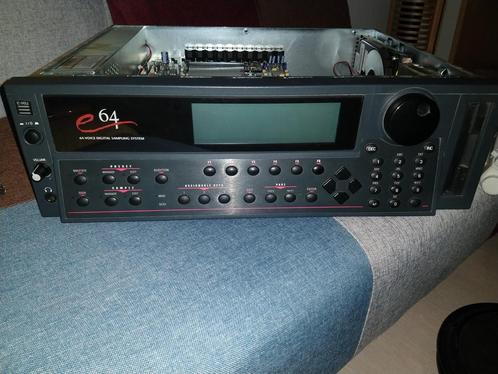 E-mu e64 + volledige ram + hd + AT-keyboard + zip-drive, Muziek en Instrumenten, Samplers, Zo goed als nieuw, Ophalen