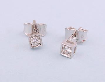 18 karaat Wit Gouden Solitair Oorbellen 2 grote Diamanten beschikbaar voor biedingen