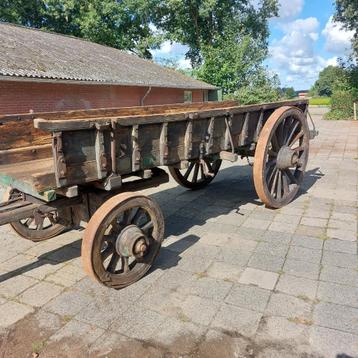 Decoratieve oude boerenwagen afkomstig uit Belgie beschikbaar voor biedingen