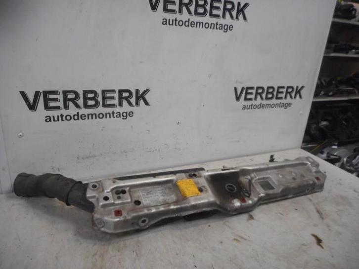 TRAVERSE SUPERIEURE CAPOT AVANT Opel Corsa C (F08 / 68), Autos : Pièces & Accessoires, Carrosserie & Tôlerie, Opel, Utilisé