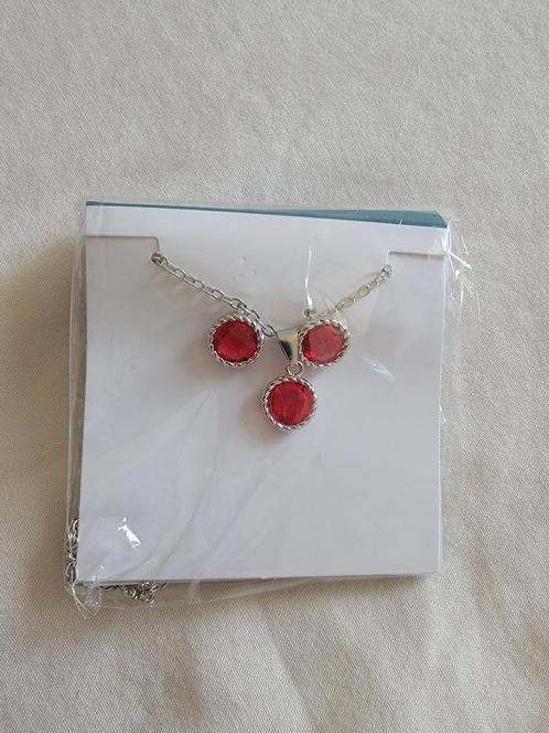 EFFY juwelen rood: ketting en oorbellen, Handtassen en Accessoires, Kettingen, Nieuw, Kunststof, Rood, Ophalen
