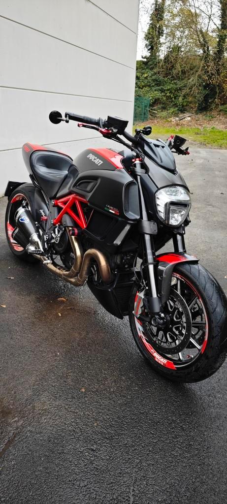Ducati Diavel, Motos, Motos | Ducati, Particulier, plus de 35 kW, 2 cylindres, Enlèvement