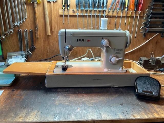 Pfaff 260 semi industrie - voor zware materialen/leer, Hobby en Vrije tijd, Naaimachines en Toebehoren, Gebruikt, Naaimachine