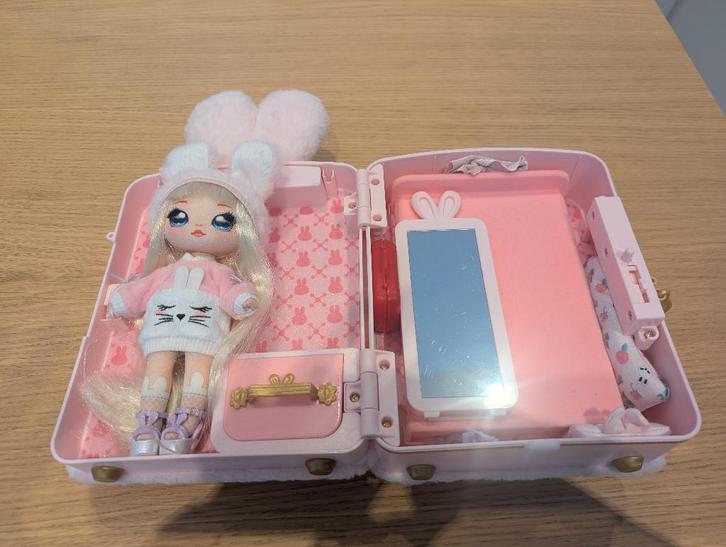 Na! Na! Na! Surprise 3-in-1 Rugzak-Slaapkamer-Pink, Kinderen en Baby's, Speelgoed | Poppen, Zo goed als nieuw, Overige typen, Ophalen of Verzenden