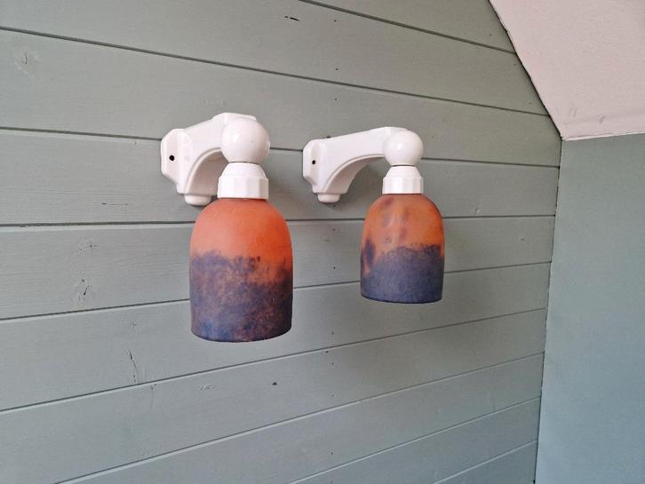 Paar wandkandelaars van porselein en glas in Art Deco, 1930, Antiek en Kunst, Antiek | Verlichting, Ophalen of Verzenden