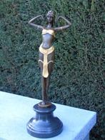dansend beeld met gekleurd gepatineerd bronzen kapje gesigne, Ophalen of Verzenden, Brons